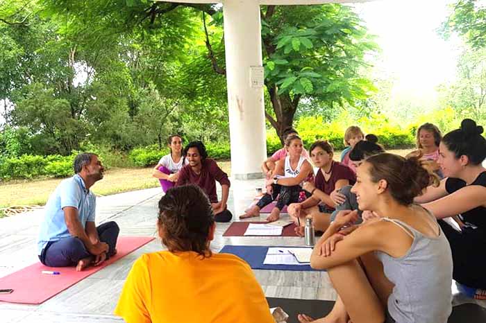 yoga teacher training course in rishikesh india